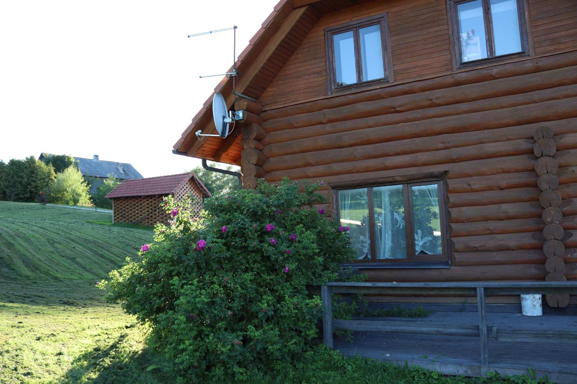 Kundzini Hotel Bīriņi Kültér fotó
