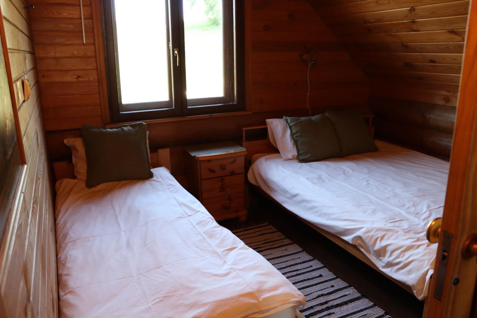 Kundzini Hotel Bīriņi Kültér fotó