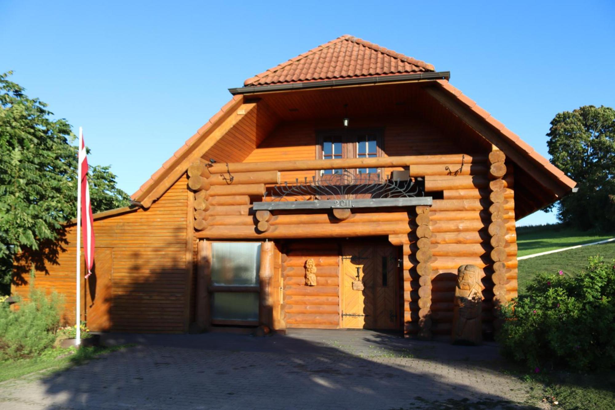 Kundzini Hotel Bīriņi Kültér fotó