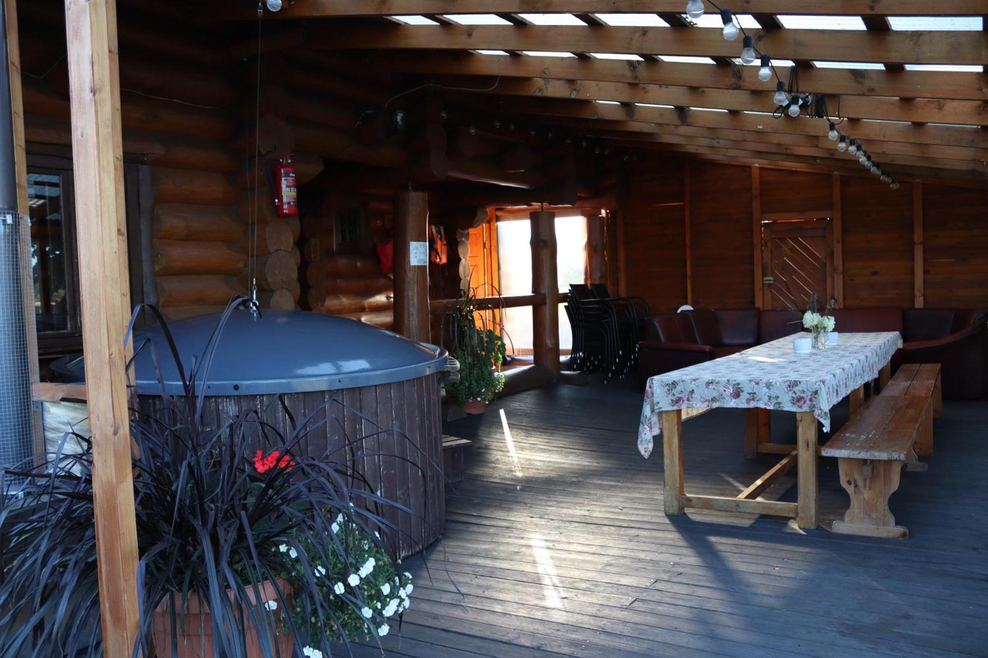 Kundzini Hotel Bīriņi Kültér fotó